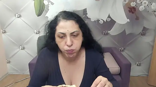 Snapshot of SweetArtemis chatting on 11/22/25, 05:56 SweetArtemis online show from 11/22/25, 05:56