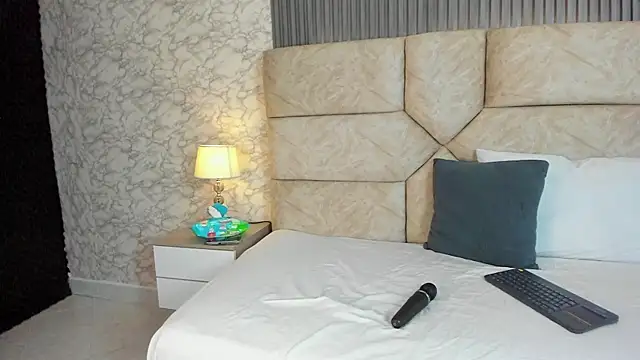 Snapshot of Cris__sweet chatting on 09/27/25, 12:11 Cris sweet online show from 09/27/25, 12:11