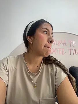 daniela henao online show from 04/14/26, 02:55