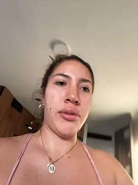 Snapshot of daniela_henao chatting on 06/09/26, 10:44 daniela henao online show from 06/09/26, 10:44