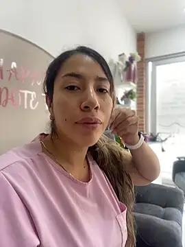 daniela henao online show from 04/23/26, 03:02