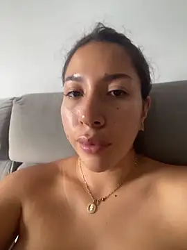daniela henao online show from 05/26/26, 09:46