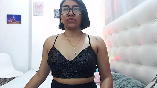 Snapshot of hornywife_ chatting on 09/19/25, 07:29 hornywife  online show from 09/19/25, 07:29