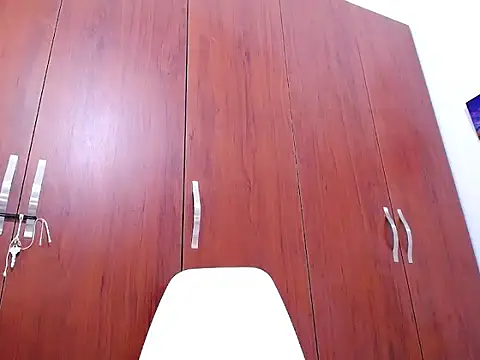 Snapshot of hornywife_ chatting on 10/06/25, 06:30 hornywife  online show from 10/06/25, 06:30