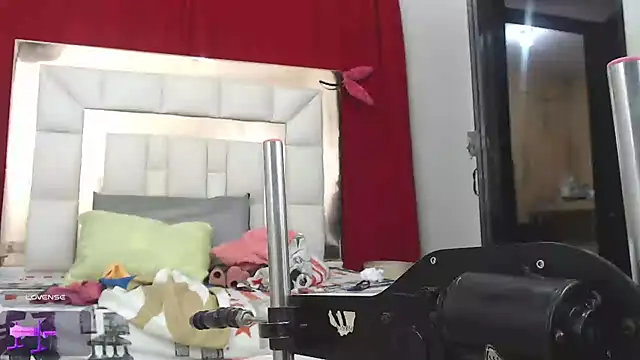 candyrojas online show from 02/19/26, 08:22