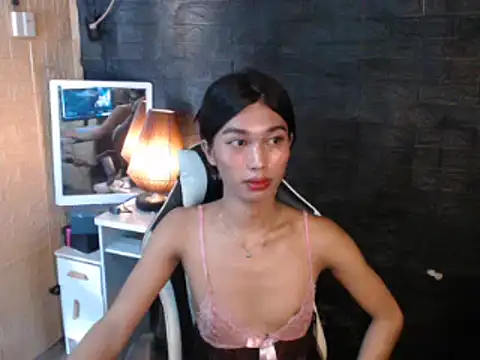 Snapshot of ToKeNa chatting on 03/13/25, 04:38 ToKeNa online show from 03/13/25, 04:38
