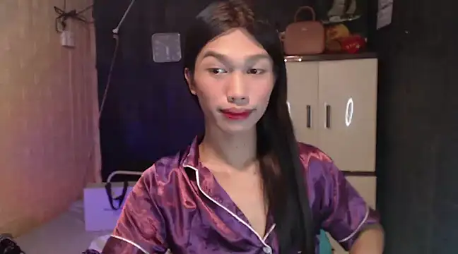 Snapshot of ToKeNa chatting on 02/06/25, 12:48 ToKeNa online show from 02/06/25, 12:48