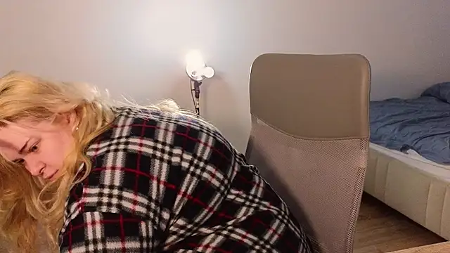 EllsaJean  online show from 04/19/26, 01:17