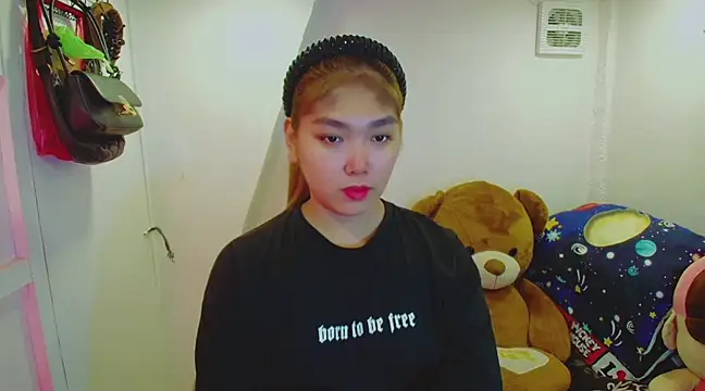 TR4NSCUTI3 online show from 02/02/25, 01:02