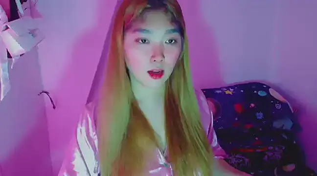 TR4NSCUTI3 online show from 02/17/25, 09:54