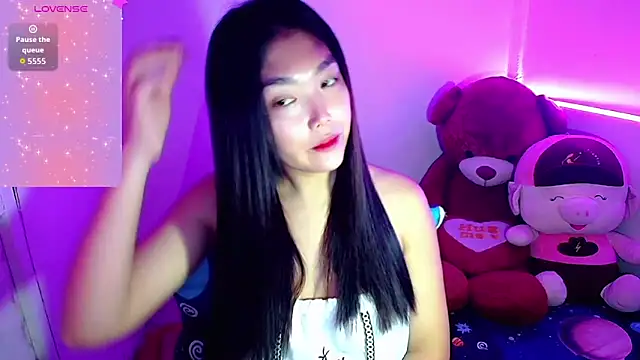 TR4NSCUTI3 online show from 10/16/25, 06:49