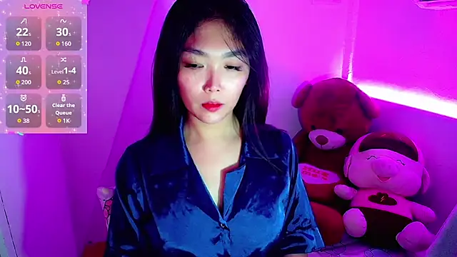 TR4NSCUTI3 online show from 11/04/25, 08:23