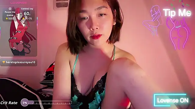 TR4NSCUTI3 online show from 05/15/26, 10:52