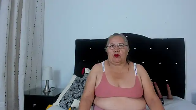 Snapshot of Keira_Lennox chatting on 09/18/25, 11:46 Keira Lennox online show from 09/18/25, 11:46