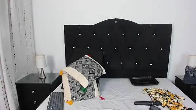 Snapshot of Keira_Lennox chatting on 11/08/25, 11:47 Keira Lennox online show from 11/08/25, 11:47