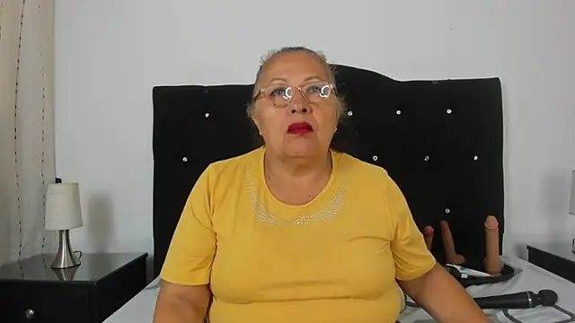 Snapshot of Keira_Lennox chatting on 11/15/25, 11:36 Keira Lennox online show from 11/15/25, 11:36