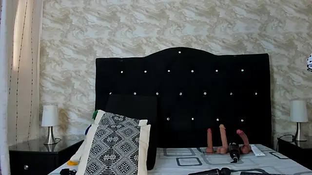 Snapshot of Keira_Lennox chatting on 10/21/25, 11:42 Keira Lennox online show from 10/21/25, 11:42