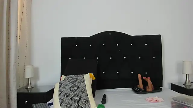 Snapshot of Keira_Lennox chatting on 11/22/25, 11:42 Keira Lennox online show from 11/22/25, 11:42