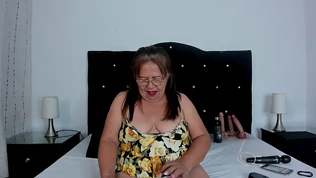 Snapshot of Keira_Lennox chatting on 09/11/25, 11:32 Keira Lennox online show from 09/11/25, 11:32