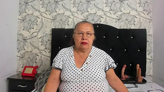 Snapshot of Keira_Lennox chatting on 12/15/25, 11:49 Keira Lennox online show from 12/15/25, 11:49