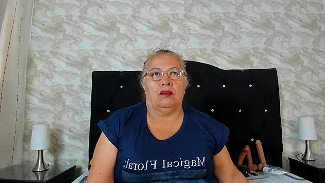 Snapshot of Keira_Lennox chatting on 10/20/25, 11:33 Keira Lennox online show from 10/20/25, 11:33