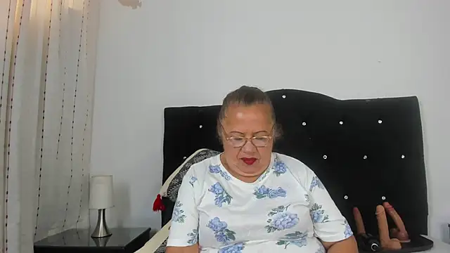 Snapshot of Keira_Lennox chatting on 11/11/25, 11:27 Keira Lennox online show from 11/11/25, 11:27