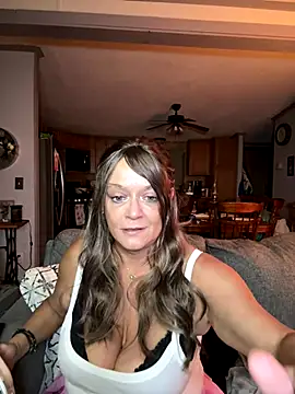 Snapshot of cowgirlc chatting on 09/28/25, 03:02 cowgirlc online show from 09/28/25, 03:02