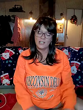 Snapshot of cowgirlc chatting on 12/07/24, 02:03 cowgirlc online show from 12/07/24, 02:03