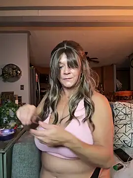 Snapshot of cowgirlc chatting on 10/16/25, 02:31 cowgirlc online show from 10/16/25, 02:31