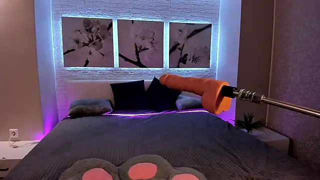 Betty June online show from 10/19/25, 08:55