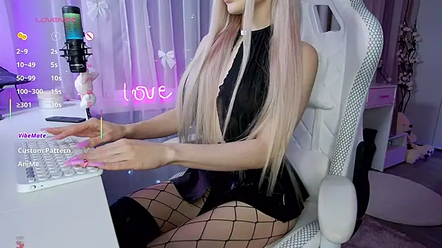 Snapshot of my--Polina chatting on 10/17/25, 10:11 my--Polina online show from 10/17/25, 10:11