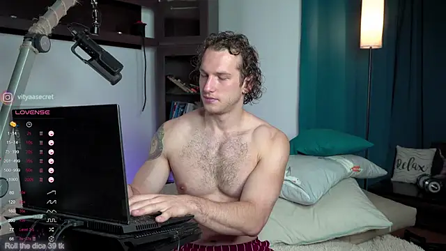 VIktorSecret online show from 10/21/25, 04:56