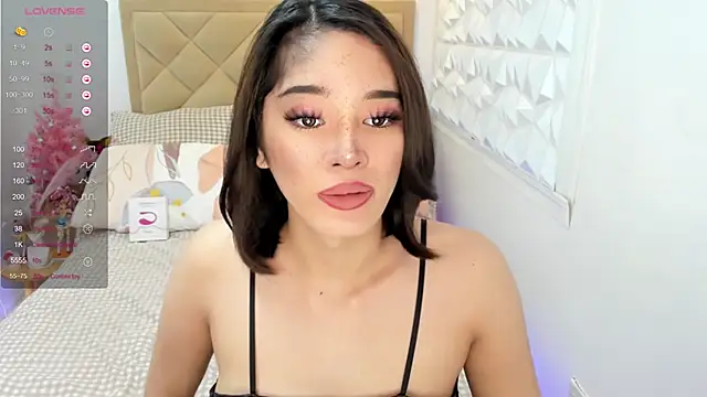 Snapshot of TsHeartXxx chatting on 11/21/25, 05:39 TsHeartXxx online show from 11/21/25, 05:39