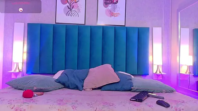 MiaMidnnightt online show from 10/31/25, 11:29