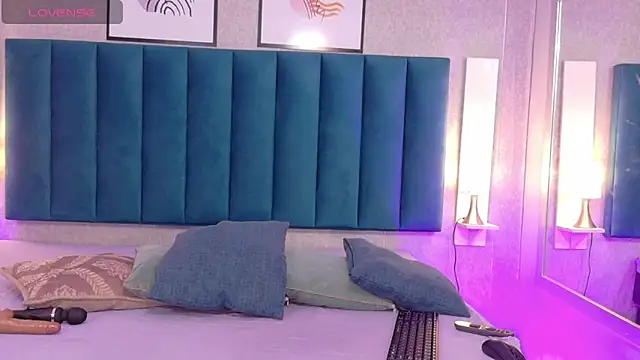 MiaMidnnightt online show from 12/16/25, 01:04