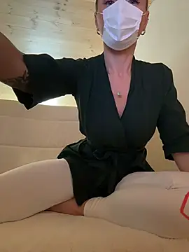 EmaSalis online show from 11/28/25, 01:22