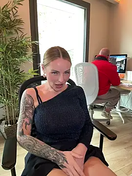 EmaSalis online show from 11/20/25, 10:27