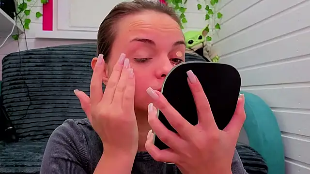 Misss Vikk online show from 11/28/25, 06:02