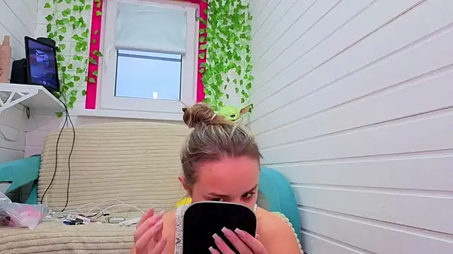 Misss Vikk online show from 11/20/25, 06:36