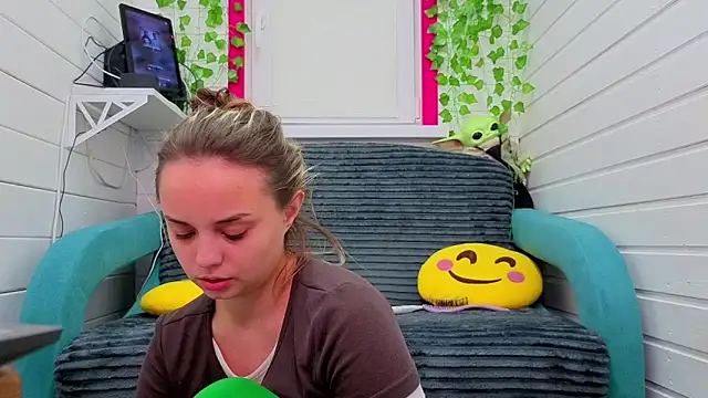 Misss Vikk online show from 12/01/25, 07:31