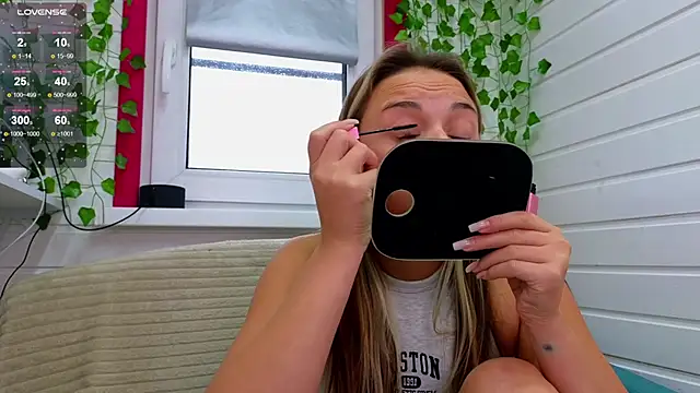 Misss Vikk online show from 10/13/25, 07:54