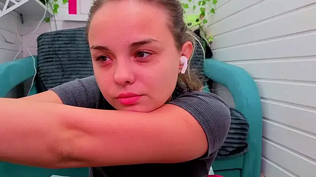 Misss Vikk online show from 11/29/25, 06:13