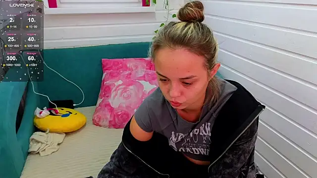 Misss Vikk online show from 10/02/25, 05:55