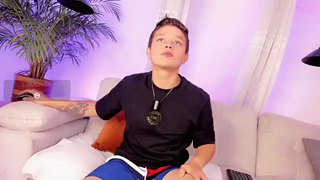 Snapshot of Tim_wolf chatting on 02/13/26, 02:06 Tim wolf online show from 02/13/26, 02:06