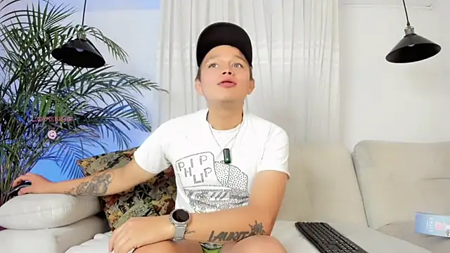 Snapshot of Tim_wolf chatting on 02/15/26, 05:01 Tim wolf online show from 02/15/26, 05:01