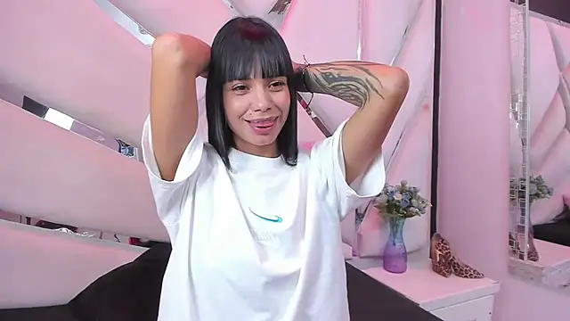 Snapshot of kylie_seex chatting on 06/21/26, 03:23 kylie seex online show from 06/21/26, 03:23