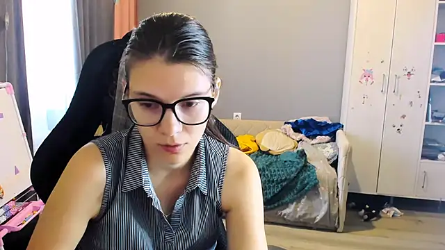 Snapshot of MollyLollipop chatting on 09/26/25, 02:18 MollyLollipop online show from 09/26/25, 02:18