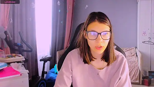 MollyLollipop online show from 05/05/26, 08:17