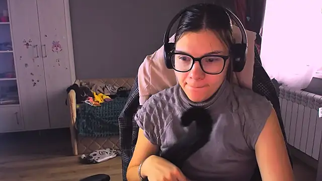 MollyLollipop online show from 12/04/25, 04:22