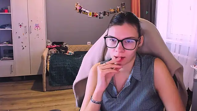 MollyLollipop online show from 12/15/25, 05:57